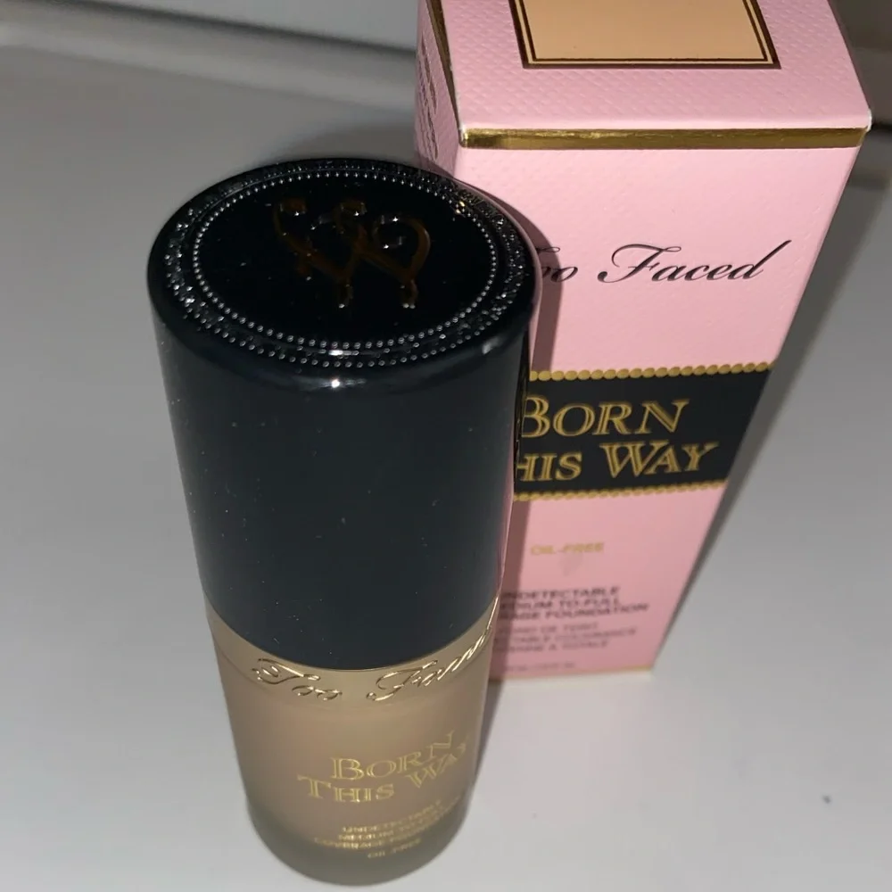 Too Faced - Born This Way - Natural Finish Longwear Liquid Foundation (SNOW) - Picture 16 of 16